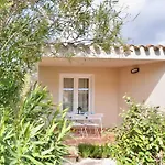 Ξενοδοχείο με διαμερίσματα Isa - In Just 450 Meters From The Beach, With Air Conditioning And Outdoor Private Area