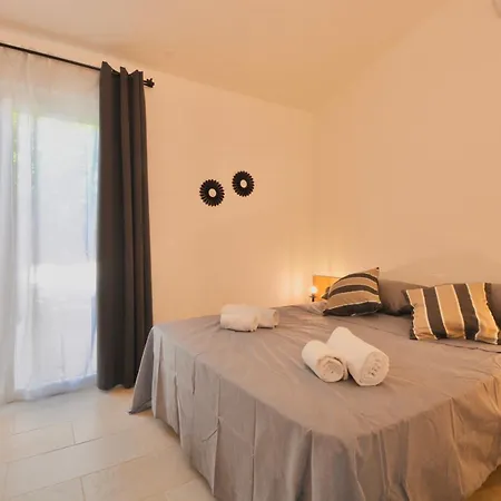 Aparthotel Isa - In Just 450 Meters From The Beach, With Air Conditioning And Outdoor Private Area