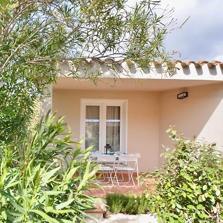 Aparthotel Isa - In Just 450 Meters From The Beach, With Air Conditioning And Outdoor Private Area