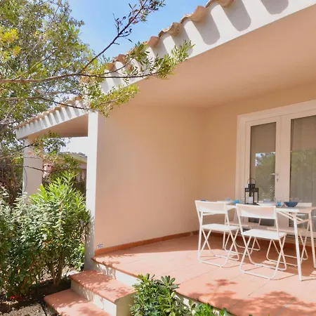 Isa - In Just 450 Meters From The Beach, With Air Conditioning And Outdoor Private Area Costa Rei