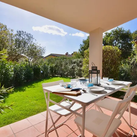 Isa - In Just 450 Meters From The Beach, With Air Conditioning And Outdoor Private Area Aparthotel Costa Rei