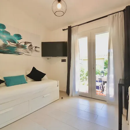 Isa - In Just 450 Meters From The Beach, With Air Conditioning And Outdoor Private Area 公寓式酒店 3*